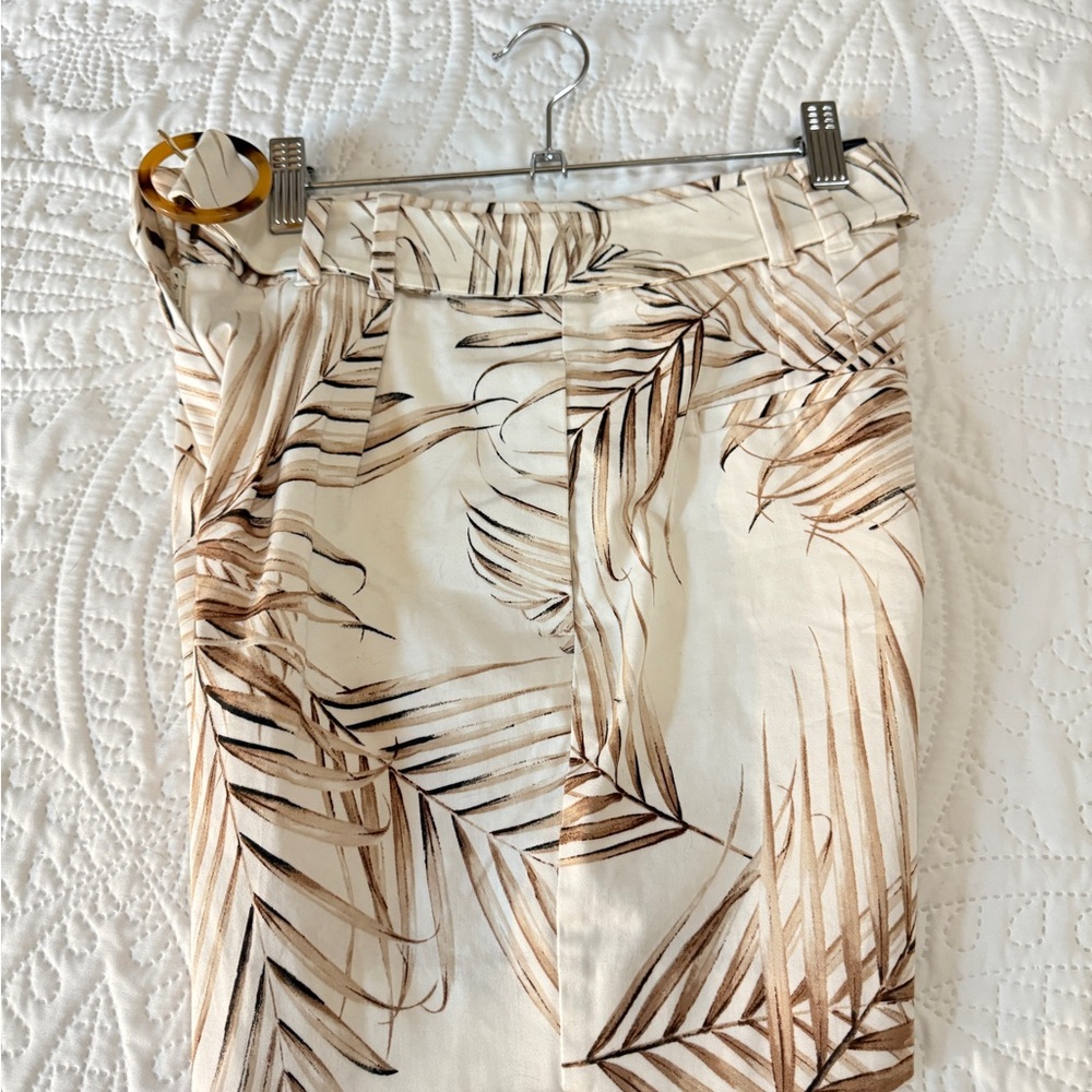 White House Black Market Tropical Print Women Shorts 5” - Picture 2 of 5